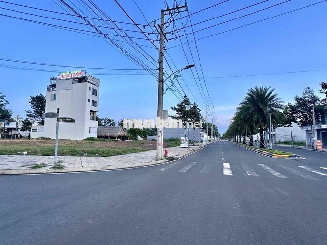 bán gấp lô góc 2 MT Cát Tường Phú Hưng 10x18