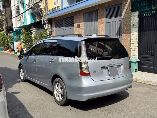 Mitsubishi Grandis 2005 số tự động màu bạc