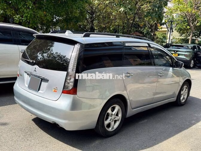 Mitsubishi Grandis 2005 số tự động màu bạc