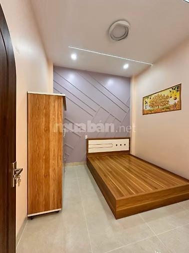NHÀ SÂN VƯỜN RỘNG THÔNG THOÁNG GẦN ĐƯỜNG PHẠM HÙNG