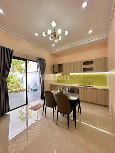 NHÀ SÂN VƯỜN RỘNG THÔNG THOÁNG GẦN ĐƯỜNG PHẠM HÙNG