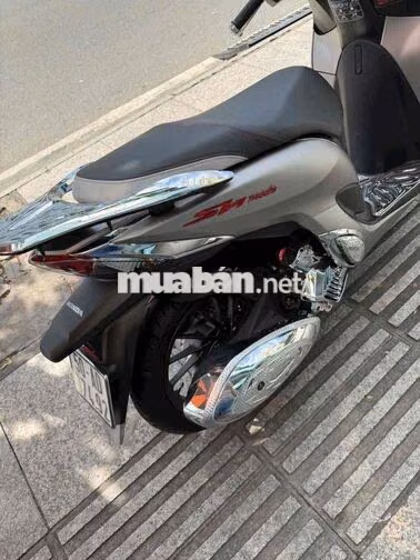 Honda SH Mode 124.8 cm3 Bạc, Đen