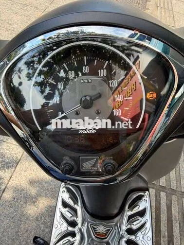 Honda SH Mode 124.8 cm3 Bạc, Đen
