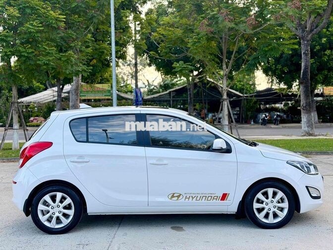 Hyundai I20 CW 1.4AT 2013 Trắng Tự động
