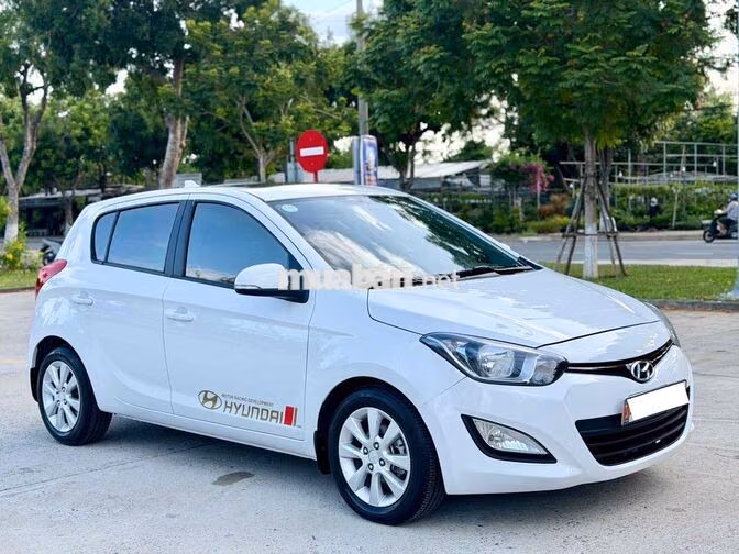 Hyundai I20 CW 1.4AT 2013 Trắng Tự động
