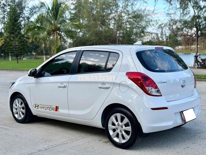 Hyundai I20 CW 1.4AT 2013 Trắng Tự động