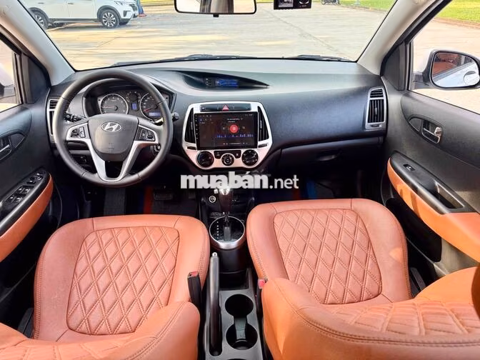 Hyundai I20 CW 1.4AT 2013 Trắng Tự động