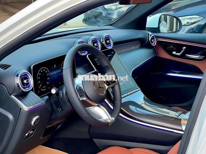 Mercedes GLC 200 V2 - GIÁ ĐẶC BIỆT 1,888 TỶ - 2 XE