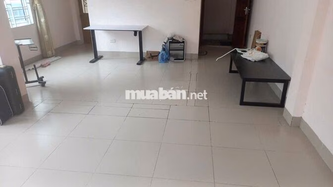 Cho thuê mặt bằng làm của hàng ở Ngã Tư Sở gần Royal City