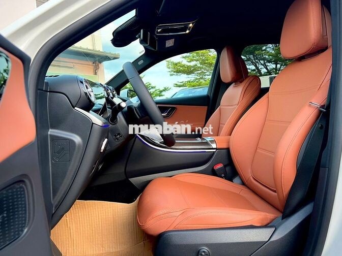 Mercedes GLC 200 V2 - GIÁ ĐẶC BIỆT 1,888 TỶ - 2 XE