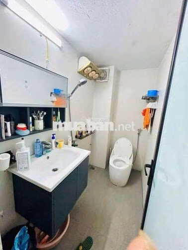 cho thuê nhà 5 tầng,6 phòng ngay vincom Phạm Ngọc Thạch