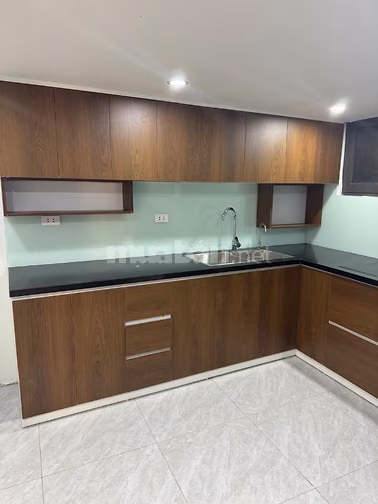 Cho thuê nhà 3 tầng 1 lửng full nội thất, ngõ 105 Láng Hạ
