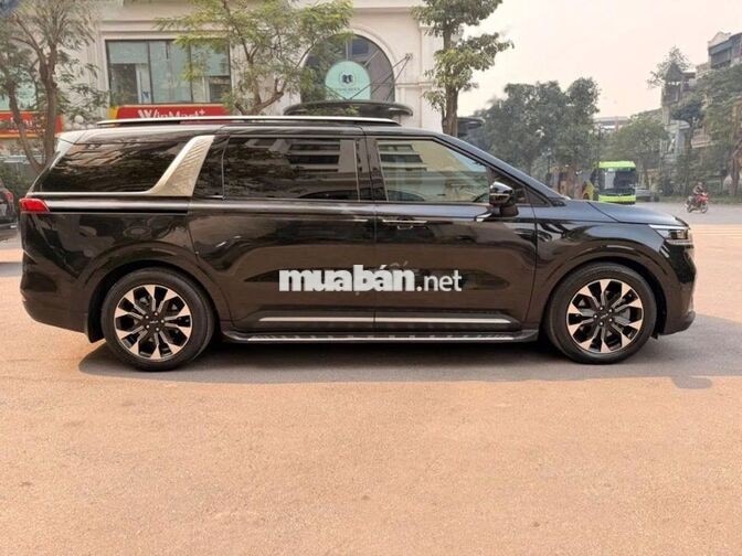Kia Carnival Signature 2.2D 2023 Đen 35.000 Km