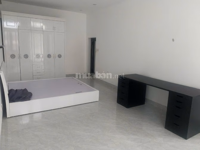 Cho thuê nhà 3 tầng 1 lửng full nội thất, ngõ 105 Láng Hạ