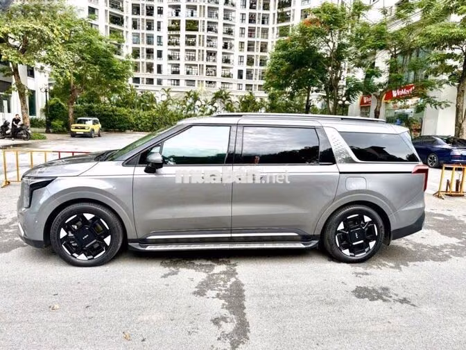 Kia Carnival Signature 2.2D Dầu 2025 Xám