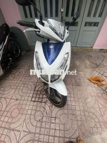 Suzuki hazate UV 125 Trắng Xanh Phun xăng điện tử