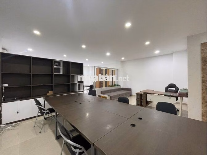 Cho thuê văn phòng 133m² full nội thất – chỉ 15,5tr | vạn phúc city
