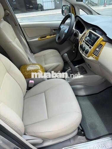 Toyota Innova 2015 7 chỗ Bạc