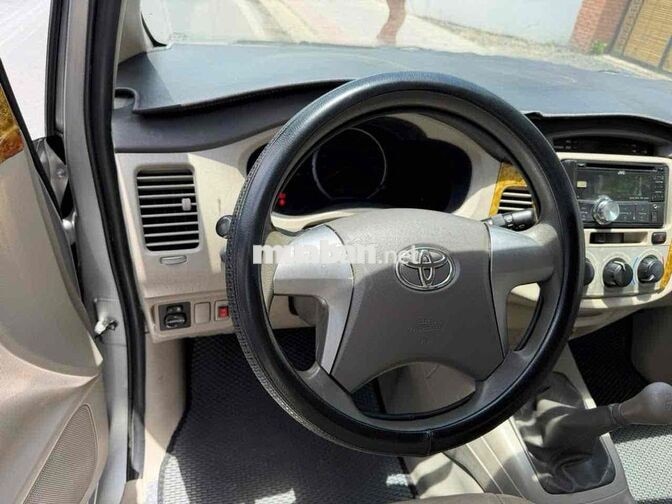 Toyota Innova 2015 7 chỗ Bạc