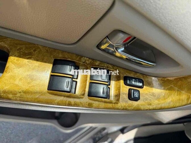 Toyota Innova 2015 7 chỗ Bạc