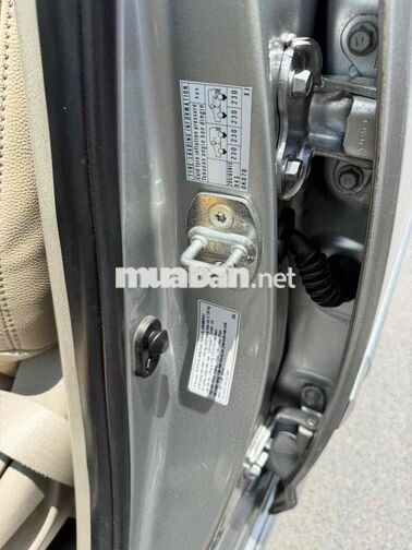 Toyota Innova 2015 7 chỗ Bạc