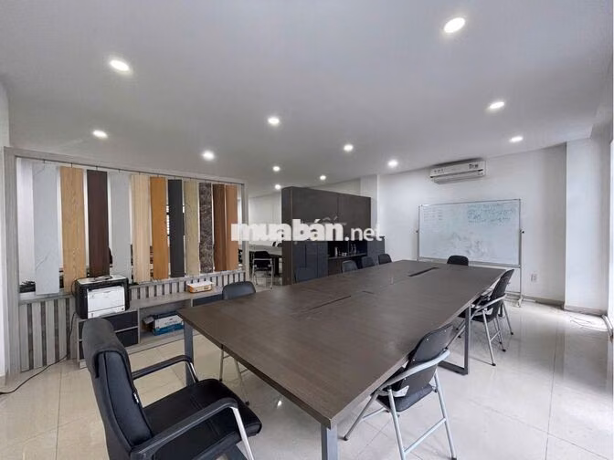 Cho thuê văn phòng 133m² full nội thất – chỉ 15,5tr | vạn phúc city