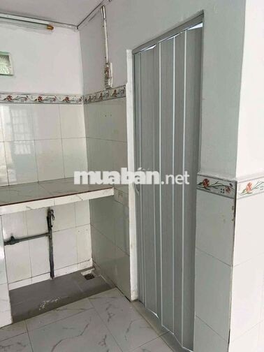 Tôi cần bán nhà vừa sửa lại sạch đẹp, toilet, tôn Hoa Sen chính hãng