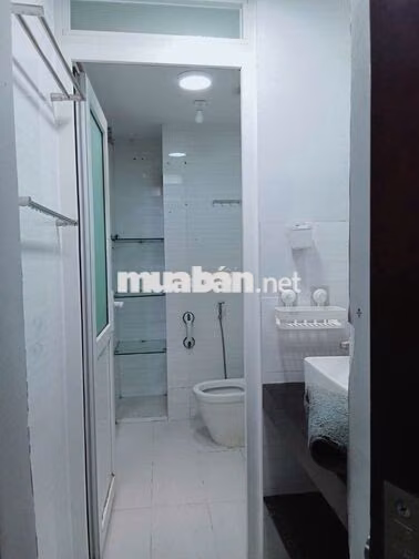 CHO THUÊ Ở LIỀN CĂN HỘ CHUNG CƯ ÂU CƠ TOWER 2PN 8TR5/TH CÓ NỘI THẤT 