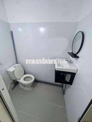 Tôi cần bán nhà vừa sửa lại sạch đẹp, toilet, tôn Hoa Sen chính hãng