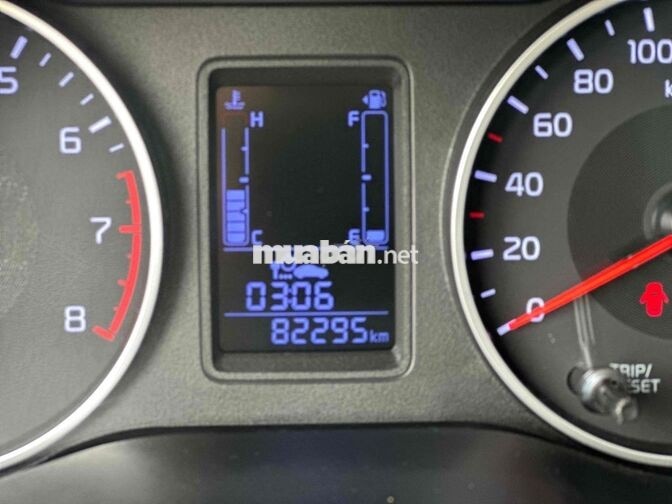 Kia Soluto bản đủ Số sàn 82000 km Đỏ