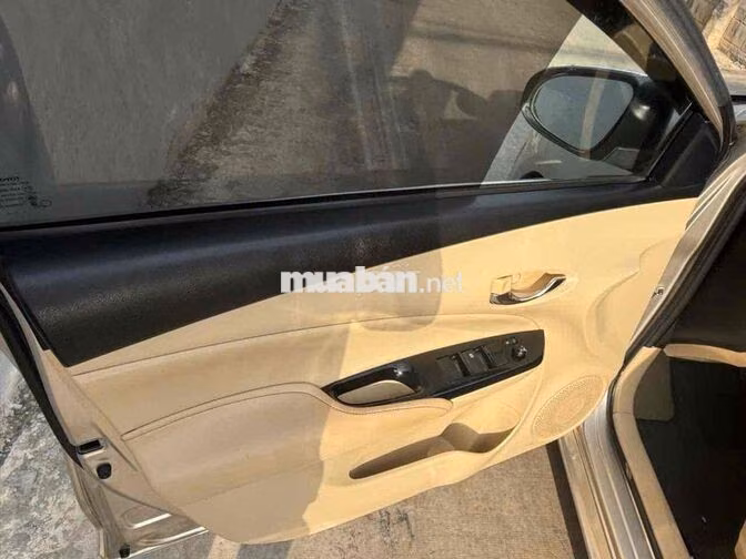 Toyota Vios 2018  Số tự động Vàng cát 30.000 km