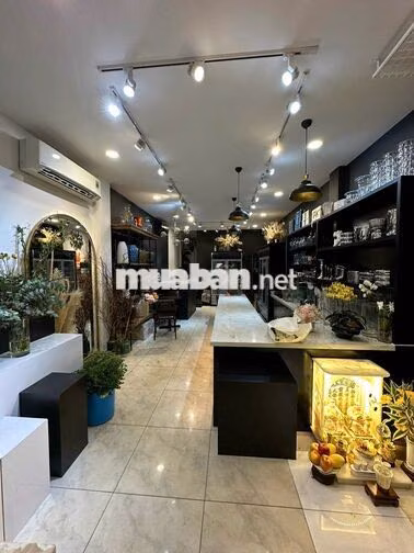 MT 9A NGUYỄN THIỆN THUẬT Q3 , DT : 250M2 , 3 TẦNG , CÓ 40TR/THÁNG