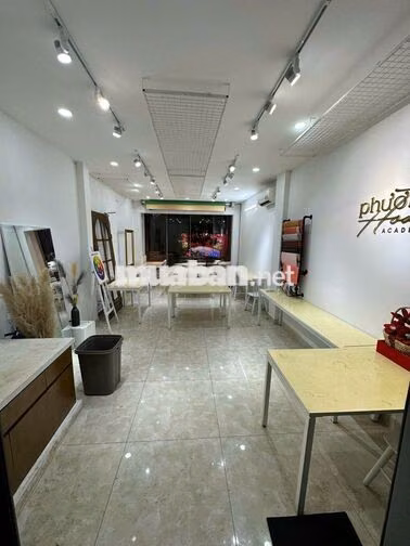 MT 9A NGUYỄN THIỆN THUẬT Q3 , DT : 250M2 , 3 TẦNG , CÓ 40TR/THÁNG