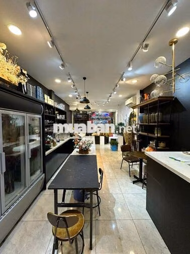 MT 9A NGUYỄN THIỆN THUẬT Q3 , DT : 250M2 , 3 TẦNG , CÓ 40TR/THÁNG