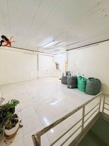 SÁT MẶT TIỀN 1 CĂN – Ô TÔ ĐẬU NGAY NHÀ – VỊ TRÍ CỰC TIỆN!
