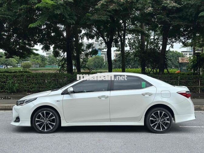 Toyota Corolla Altis 1.8G AT 2021 Trắng 60000 km