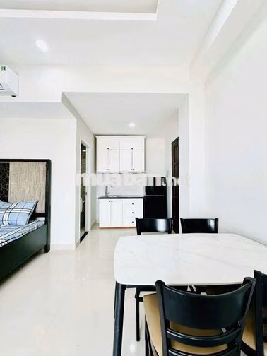 Toà nhà Thang máy - Hầm xe Bạch Đằng Bình Thạnh đi bộ qua ĐH Hồng Bàng