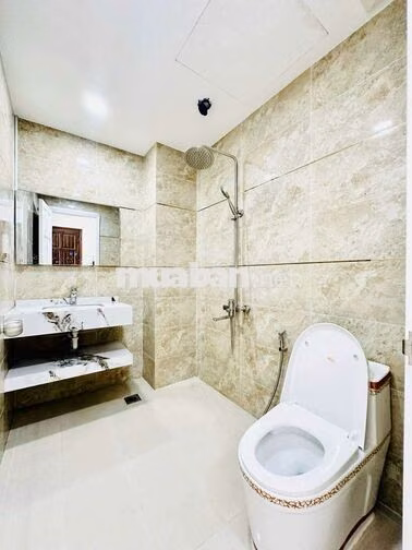 Toà nhà Thang máy - Hầm xe Bạch Đằng Bình Thạnh đi bộ qua ĐH Hồng Bàng