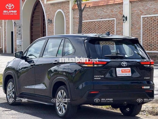 Toyota Innova Cross Hybrid 2024 odo 24.000 km