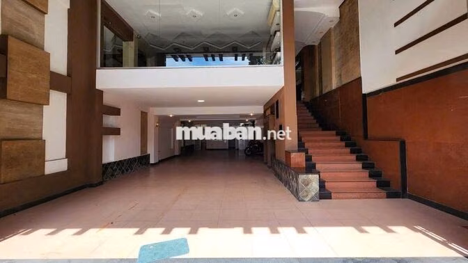 NHÀ Q.5 NGANG 9M – 180M², 10PN 11WC, THANG MÁY