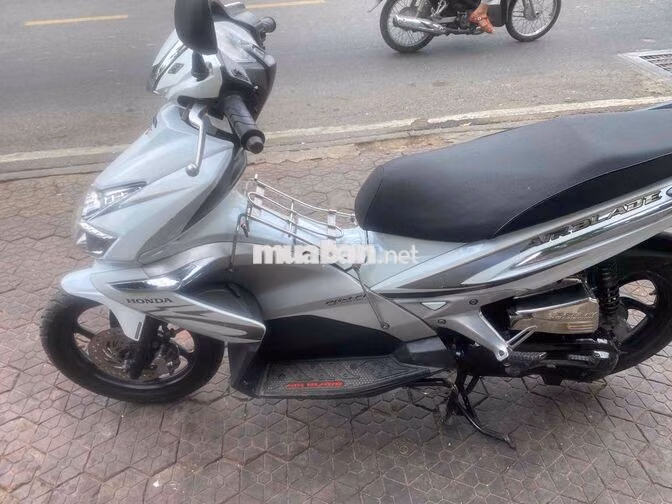 Honda Air Blade nẹp xi 2011 trắng