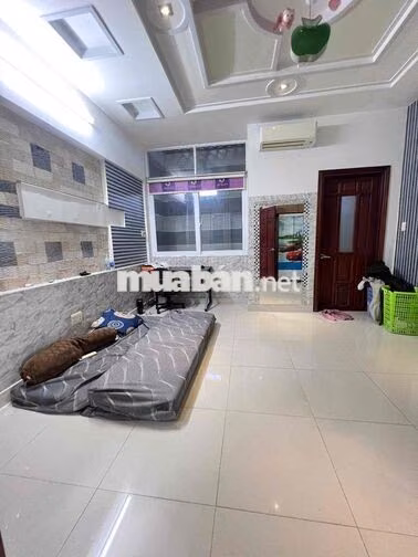 Nhà mới đẹp 4,5 x 16m – 4PN, 5WC – Hẻm 5m thông – Đang KD thẩm mỹ viện