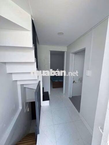 Nhà nhỏ xinh 3 tầng gồm 3 phòng ngủ đường lê văn lương.