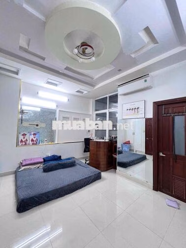 Nhà mới đẹp 4,5 x 16m – 4PN, 5WC – Hẻm 5m thông – Đang KD thẩm mỹ viện