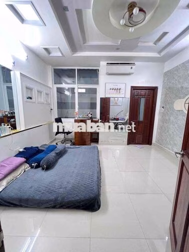 Nhà mới đẹp 4,5 x 16m – 4PN, 5WC – Hẻm 5m thông – Đang KD thẩm mỹ viện