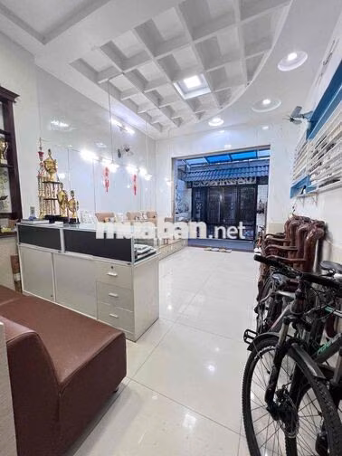 Nhà mới đẹp 4,5 x 16m – 4PN, 5WC – Hẻm 5m thông – Đang KD thẩm mỹ viện