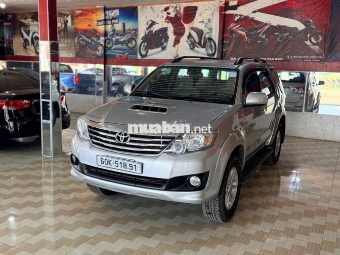 Toyota Fortuner 2014 Dầu Số sàn 160.000 km Bạc