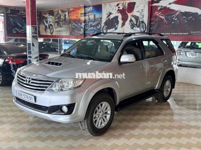Toyota Fortuner 2014 Dầu Số sàn 160.000 km Bạc