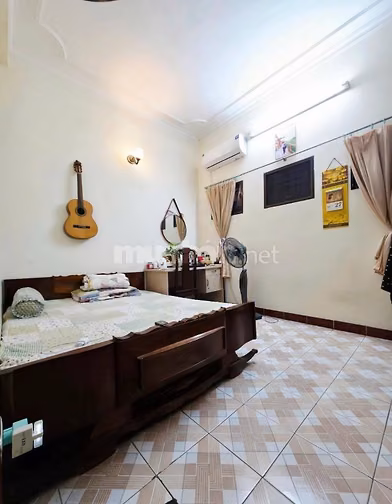 Bán nhà 4 tầng phố Ngọc Khánh, 42m2, ngõ thông, rộng, khu cán bộ
