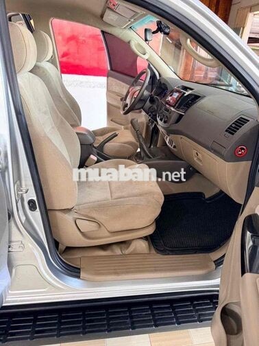 Toyota Fortuner 2014 Dầu Số sàn 160.000 km Bạc